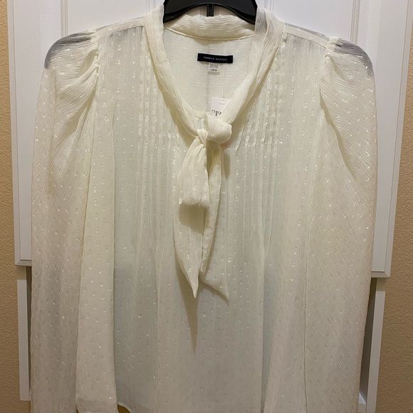 Pretty blouse by Tommy Hilfiger off white size large$35 - Picture 2 of 2